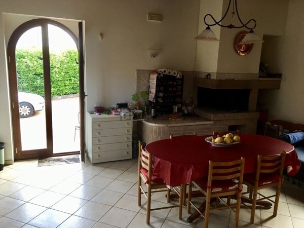 casa indipendente in vendita a Fondi