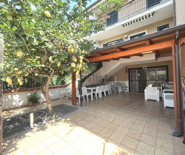 casa indipendente in vendita a Fondi