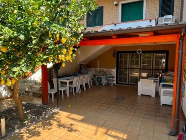casa indipendente in vendita a Fondi