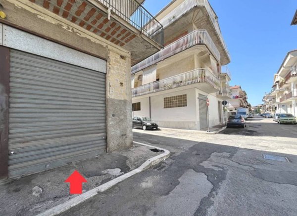 locale di sgombero in vendita a Fondi