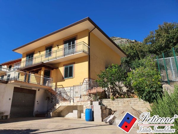 casa indipendente in vendita a Fondi