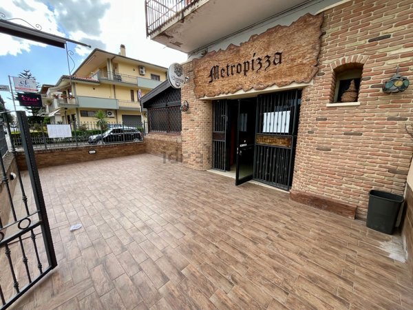 locale commerciale in vendita a Fondi