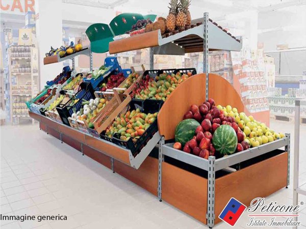 locale commerciale in vendita a Fondi