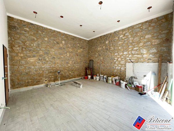 locale commerciale in vendita a Fondi