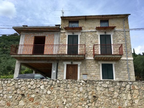 esavano in vendita a Fondi in zona San Magno