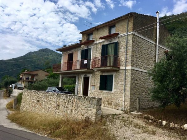 casa indipendente in vendita a Fondi in zona San Magno