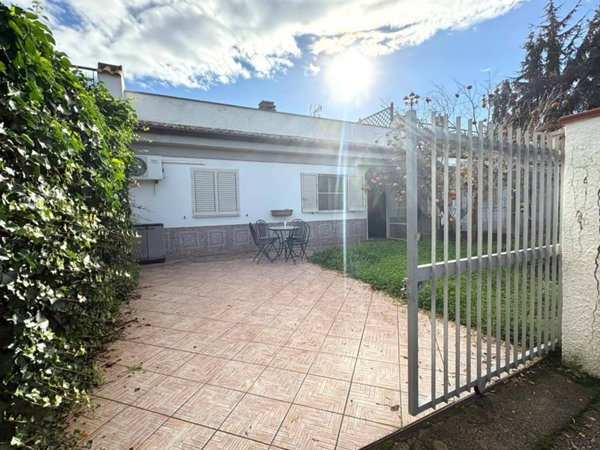 casa indipendente in vendita a Fondi