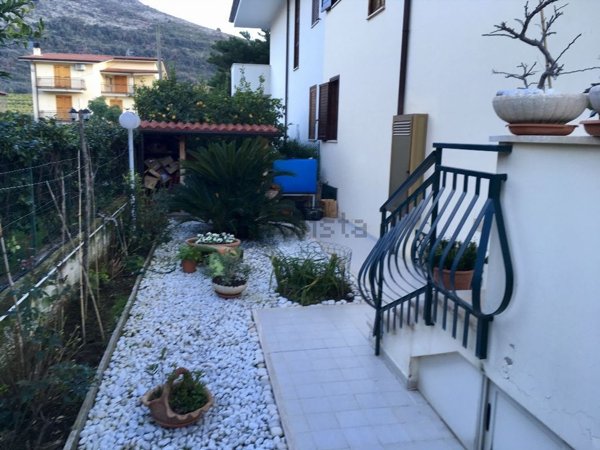 casa indipendente in vendita a Fondi