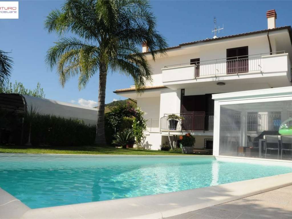 casa indipendente in vendita a Fondi