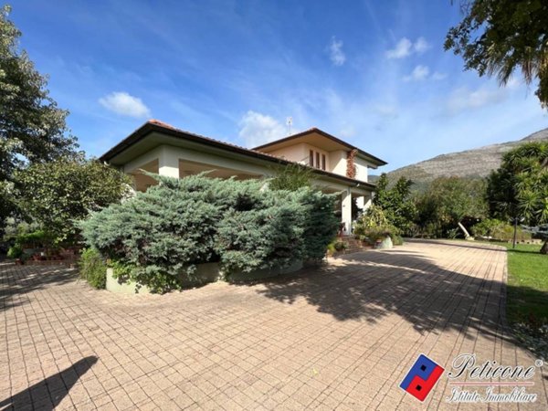 casa indipendente in vendita a Fondi