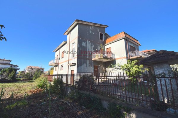 casa indipendente in vendita a Fondi