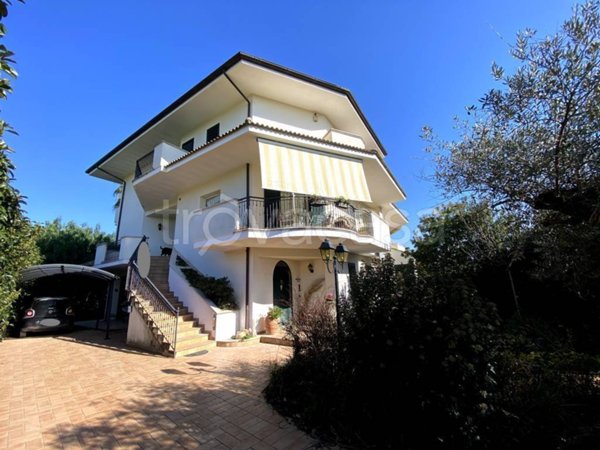 casa indipendente in vendita a Fondi