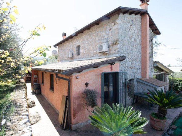 casa indipendente in vendita a Fondi in zona San Raffaele