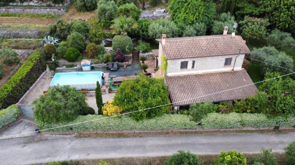 casa indipendente in vendita a Fondi in zona San Raffaele