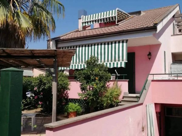 casa indipendente in vendita a Fondi in zona Rio Claro