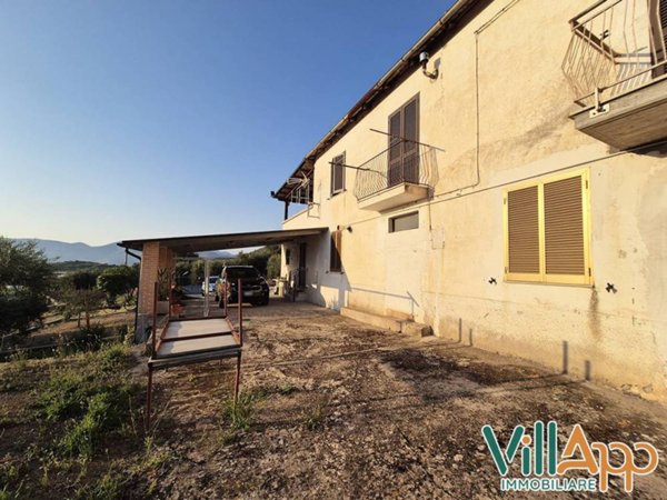 casa indipendente in vendita a Fondi in zona San Raffaele