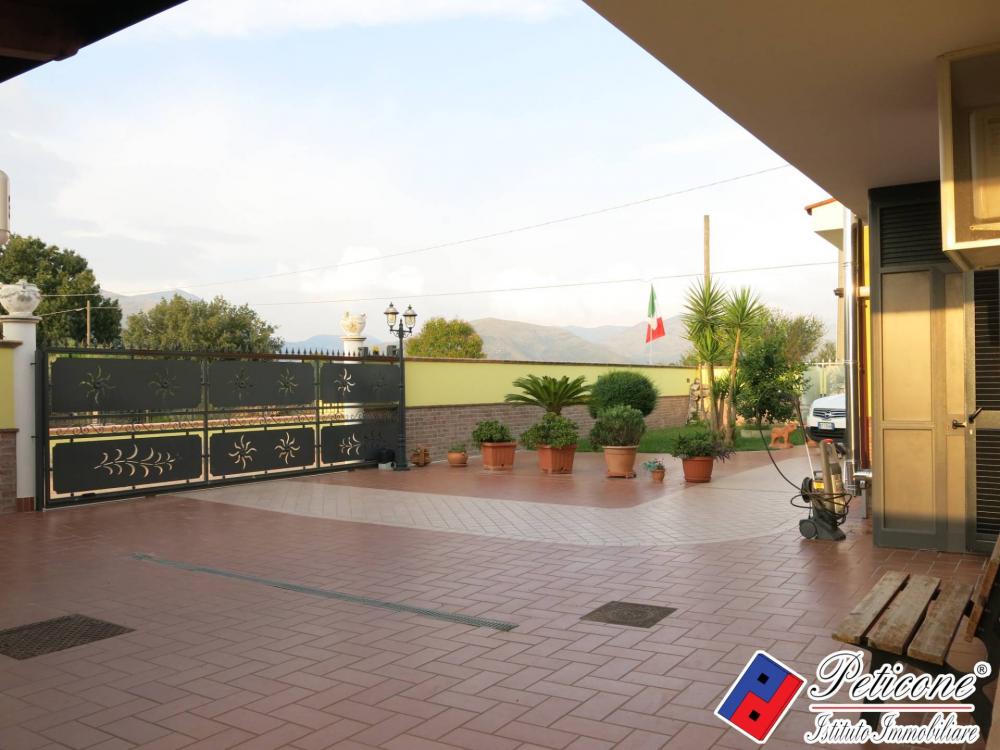 casa indipendente in vendita a Fondi