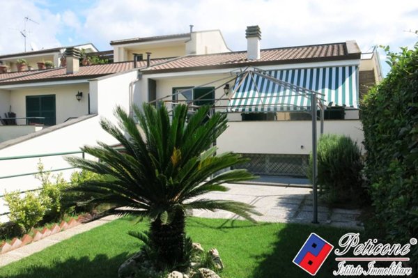 casa indipendente in vendita a Fondi