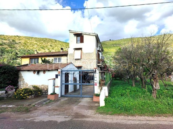 casa indipendente in vendita a Fondi in zona Gegni