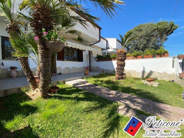 casa indipendente in vendita a Fondi in zona Salto di Fondi