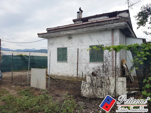 casa indipendente in vendita a Fondi