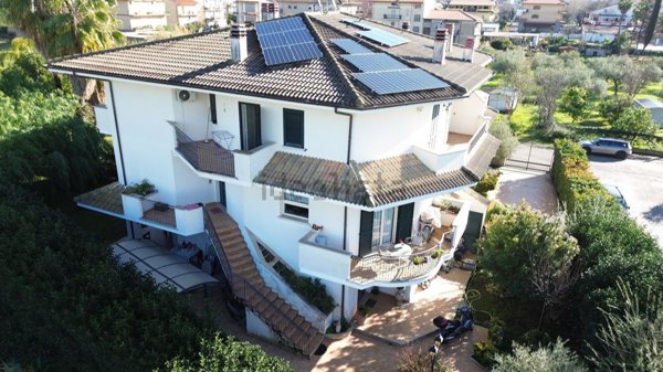 casa indipendente in vendita a Fondi