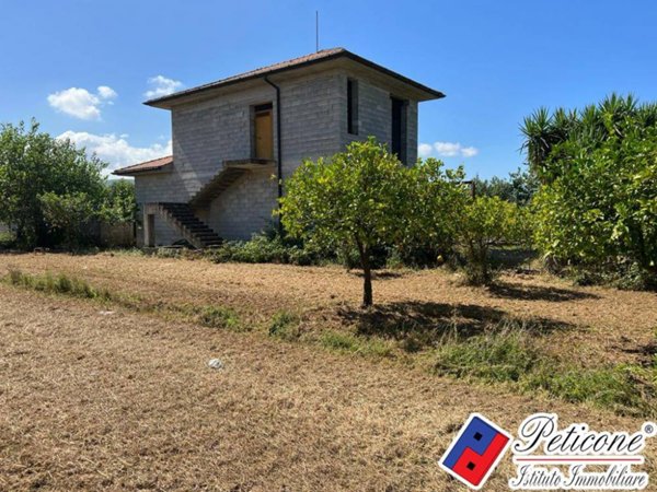 casa indipendente in vendita a Fondi
