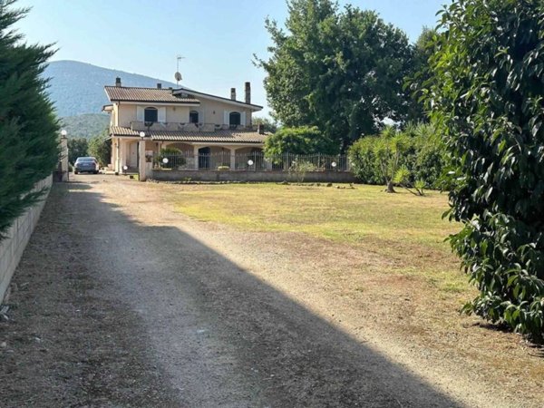 casa indipendente in vendita a Fondi
