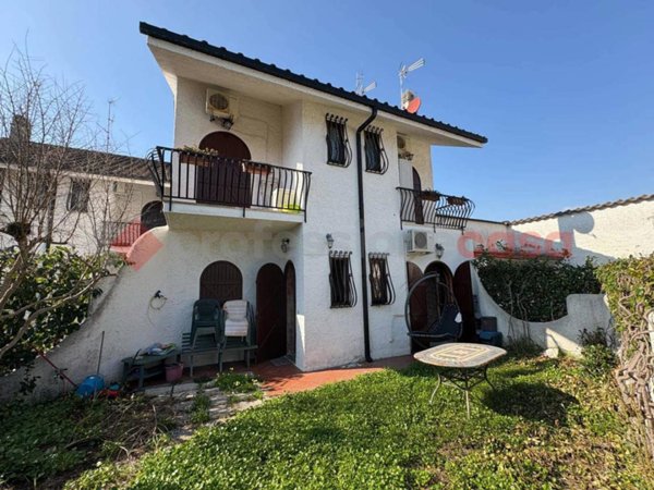 casa indipendente in vendita a Fondi in zona Rio Claro