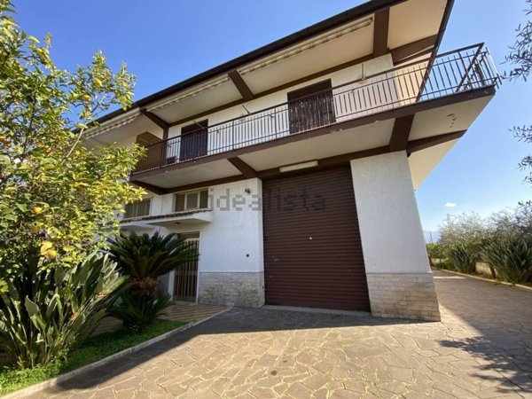 casa indipendente in vendita a Fondi