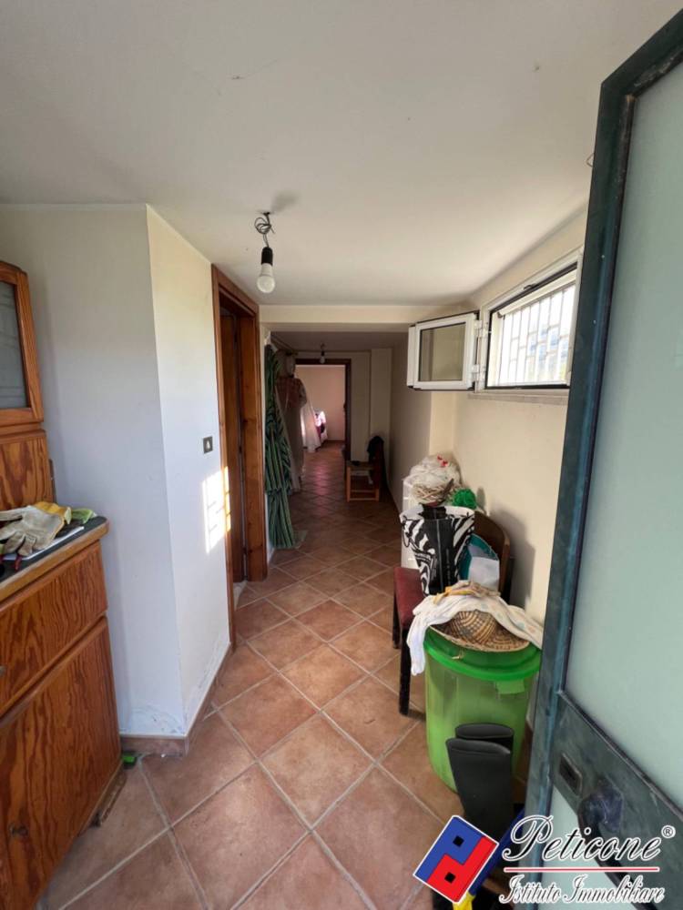 casa indipendente in vendita a Fondi in zona Sant'Oliva