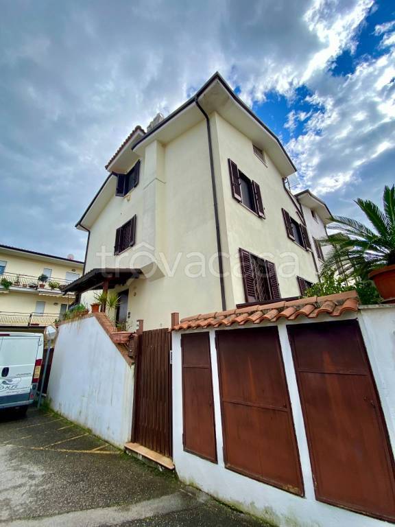 casa indipendente in vendita a Fondi