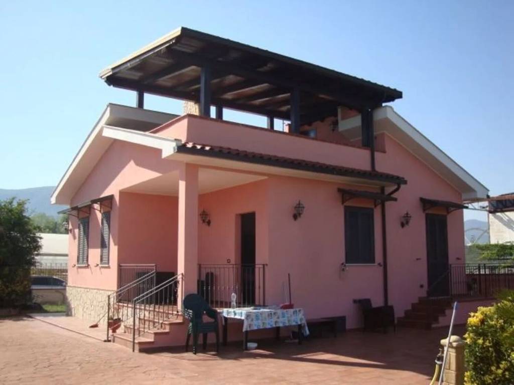casa indipendente in vendita a Fondi