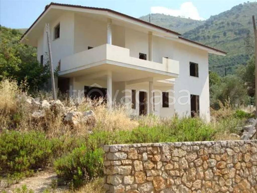 casa indipendente in vendita a Fondi