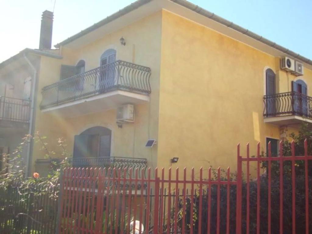 casa indipendente in vendita a Fondi