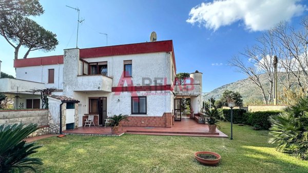 casa indipendente in vendita a Fondi