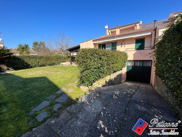 casa indipendente in vendita a Fondi