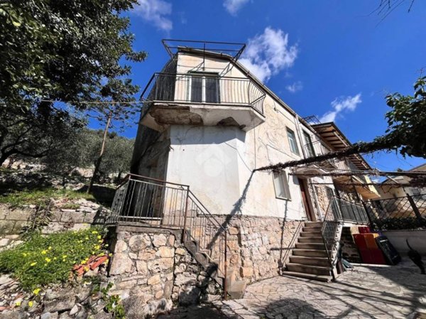 casa indipendente in vendita a Fondi