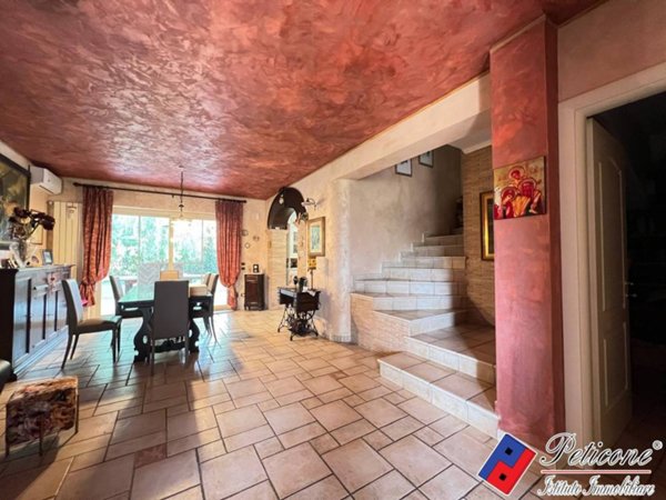 casa indipendente in vendita a Fondi