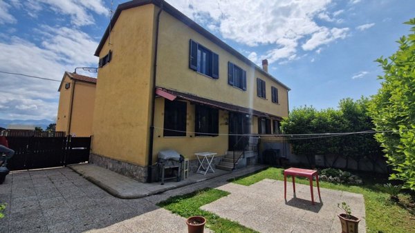 casa indipendente in vendita a Fondi