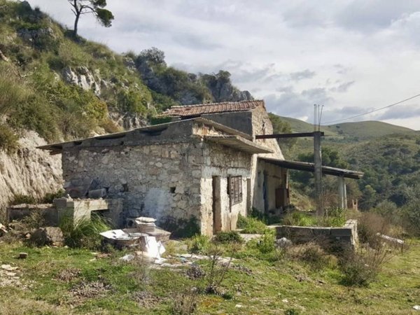 casa indipendente in vendita a Fondi