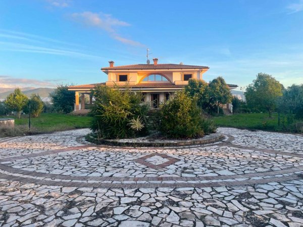 casa indipendente in vendita a Fondi
