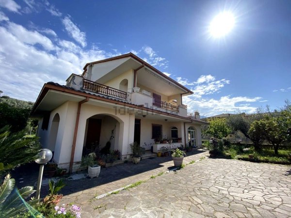 casa indipendente in vendita a Fondi