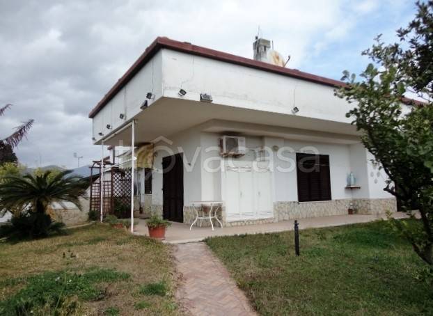 casa indipendente in vendita a Fondi in zona Salto di Fondi