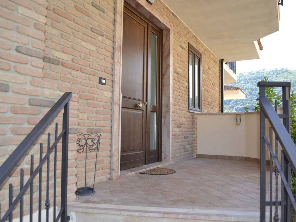 casa indipendente in vendita a Fondi in zona Querce