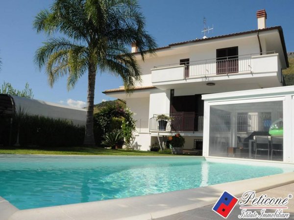 casa indipendente in vendita a Fondi in zona Querce