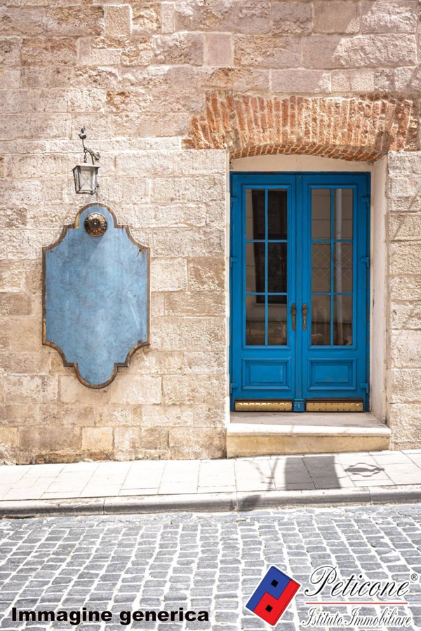 locale commerciale in vendita a Fondi