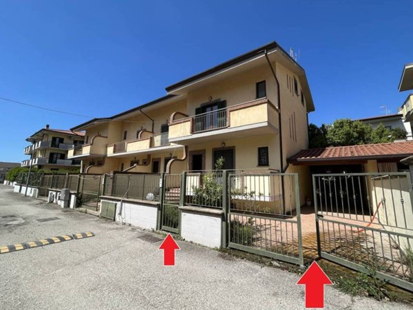 casa indipendente in vendita a Fondi