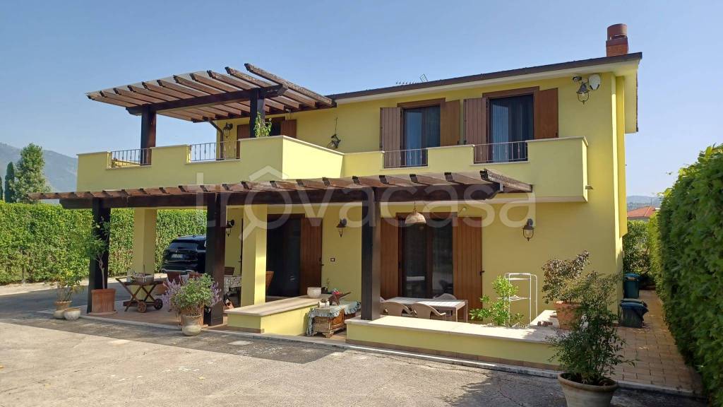casa indipendente in vendita a Fondi