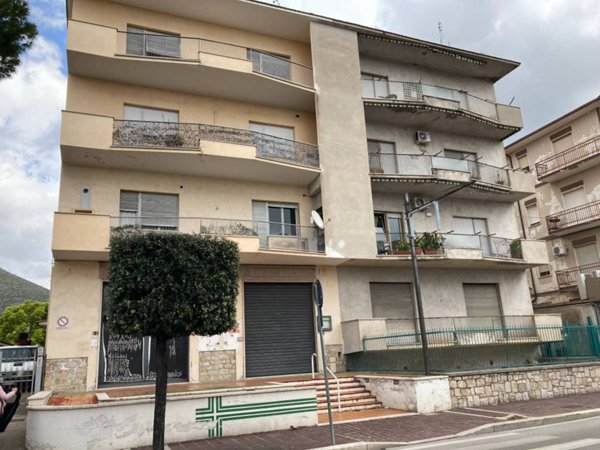 intera palazzina in vendita a Fondi
